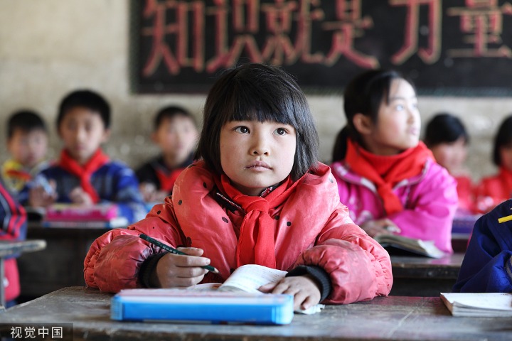 China strengthens compulsory education support for poor students