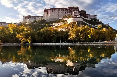 Fall foliage adds beauty to Tibet's Potala Palace