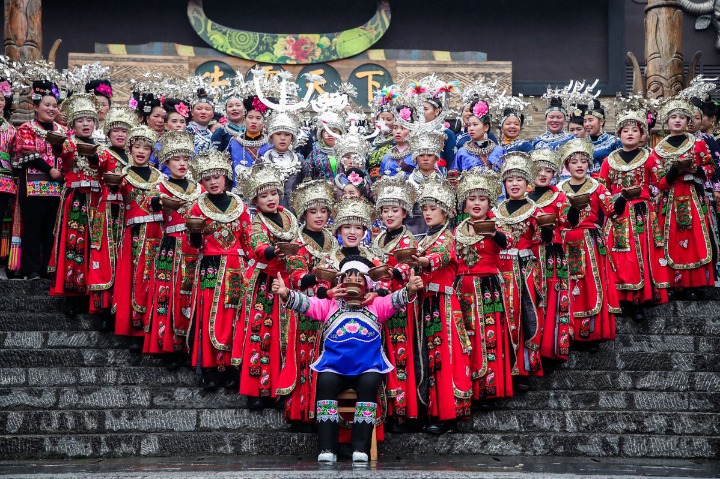 World's longest table banquet held in Guizhou