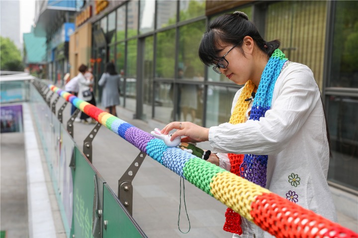 Moms weave their way out of depression