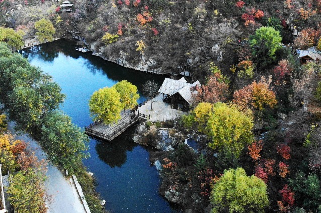 Picturesque autumn scenery at Jiuru Mountain