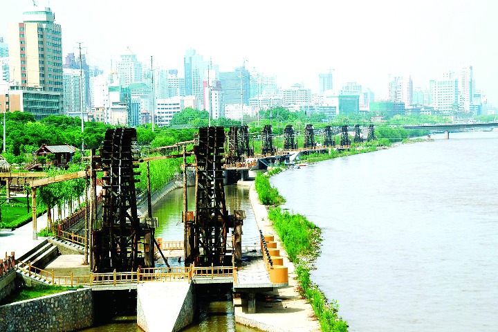 Lanzhou: 'city of waterwheel'