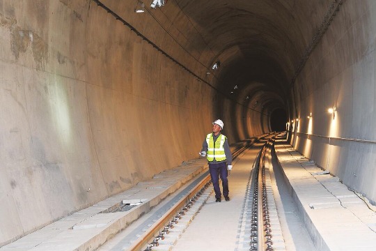 Dunhuang-Golmud railway to start operation in December