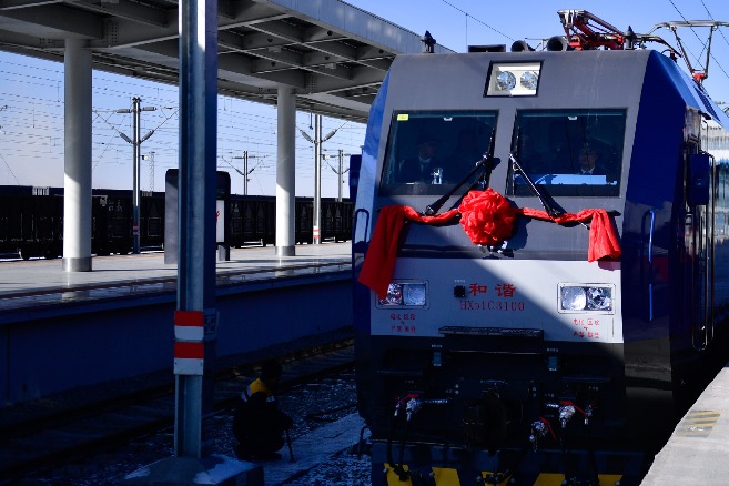 China's western inland drives train tours