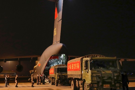 PLA medics, medical supplies arrive in Wuhan