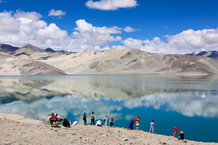 Last COVID-19 patient cured in Xinjiang