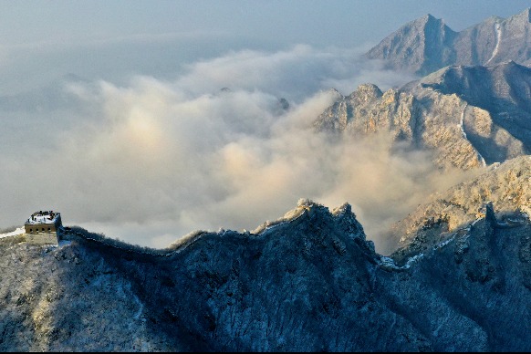 Beijing repairs 'wild Great Wall'