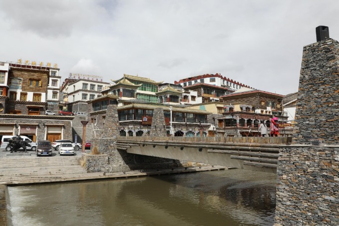 10 years after quake, Yushu stands rebuilt