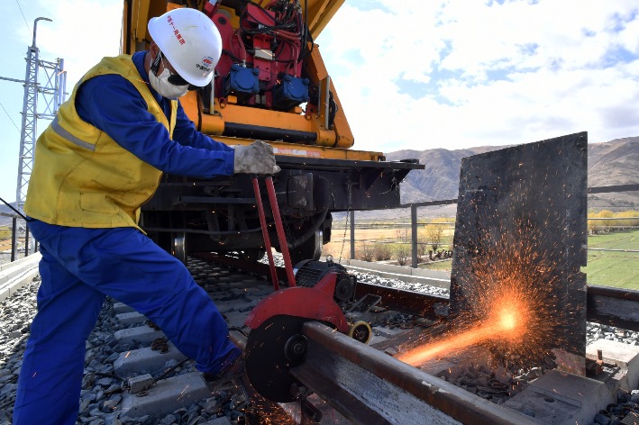 Construction begins on 40 key projects in Tibet's Nyingchi