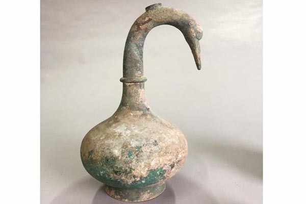 Pot dating back 2,000 years dug up in Henan