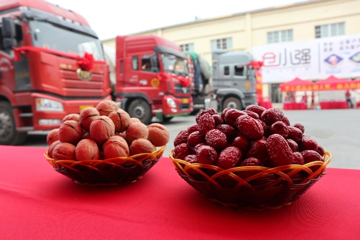 Xinjiang farmers get a lift from Anhui