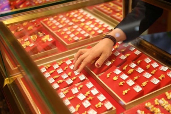 Shanghai gold futures close higher