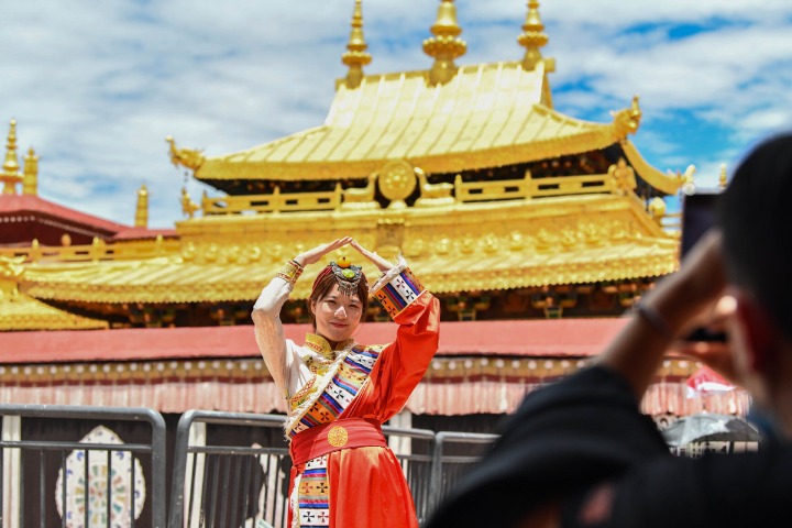 Jokhang Temple in Tibet reopens as epidemic wanes