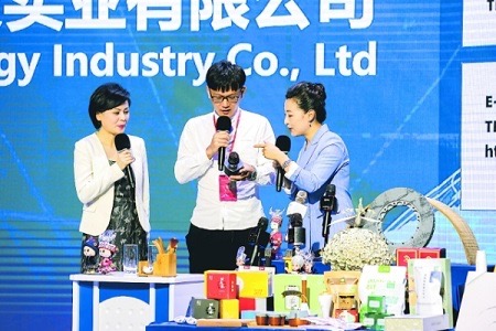 Guizhou, European groups ink contracts at online fair