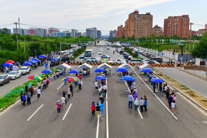 Travel curbs and testing encouraged to control Beijing outbreak