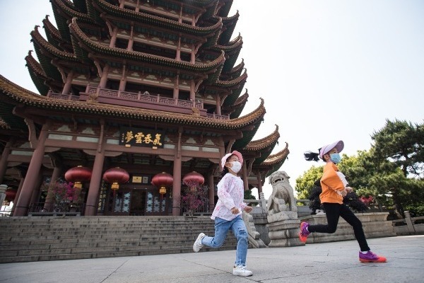 Wuhan receives first trans-provincial tour group since lockdown lifted