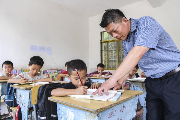 Chinese teachers in rural areas to receive higher salaries