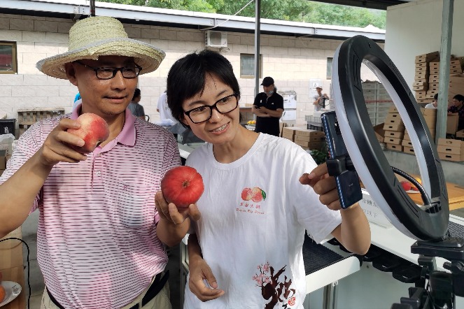 Smart technology makes Beijing farmers wealthier