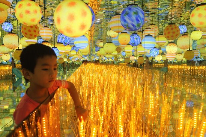 Light show held in Qingdao's Golden Beach Beer City