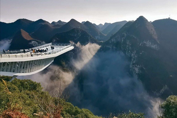 Viewing platform above 613-meter-deep sinkhole proves popular with tourists