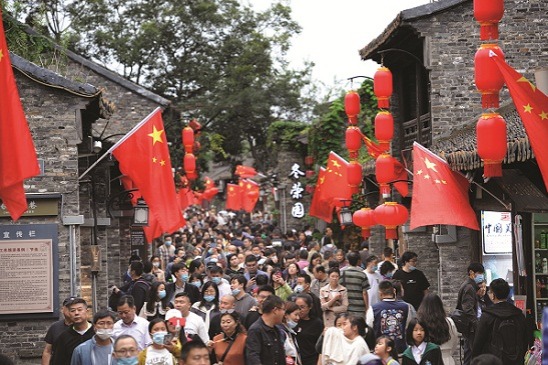 Numerous tourists spend golden week in Yangzhou