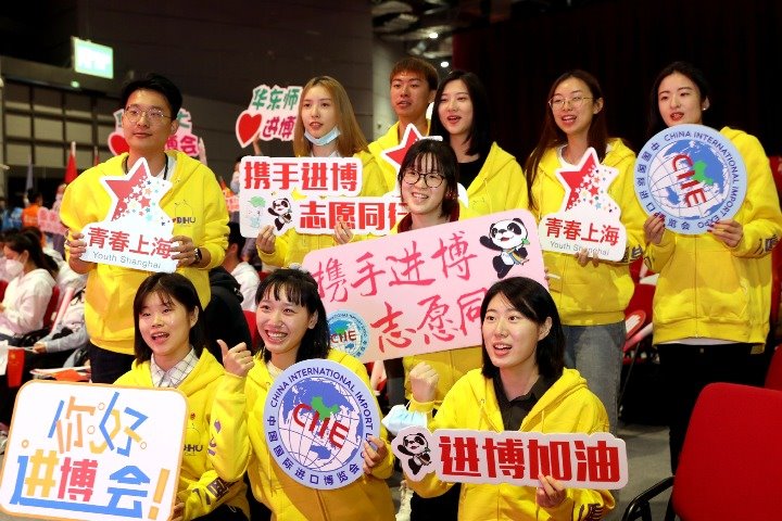 Over 4,800 volunteers start work for upcoming CIIE