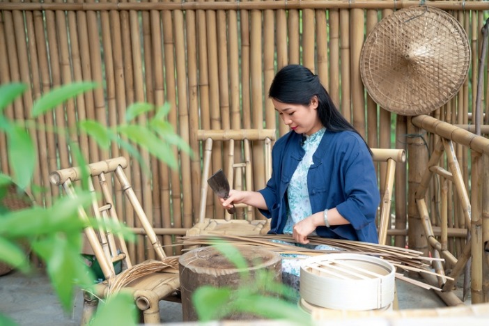 Young woman breathes new life into silun's food steamers