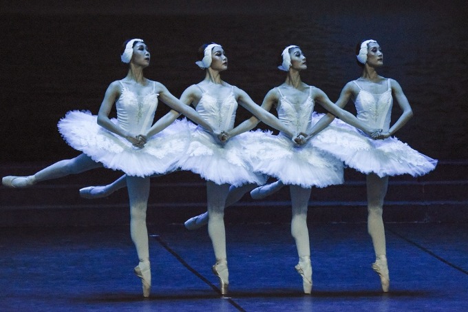 Swan Lake staged in Nanning, Guangxi