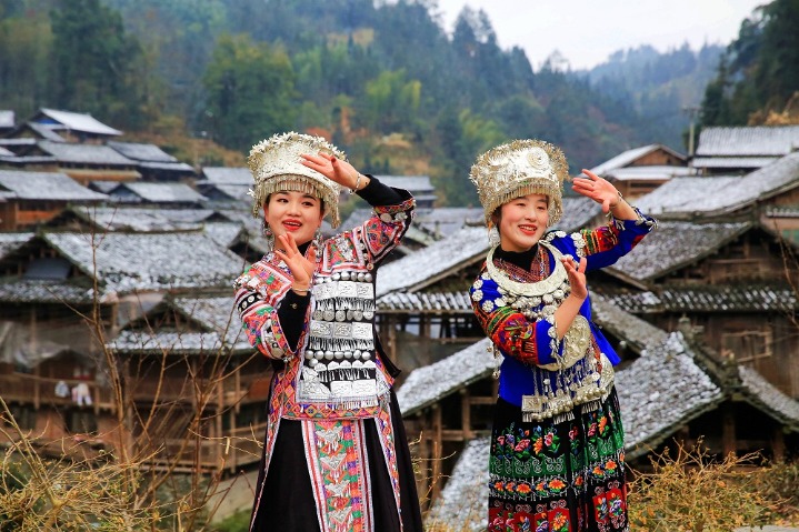 Ancient stockade village glitters with snow in SW China