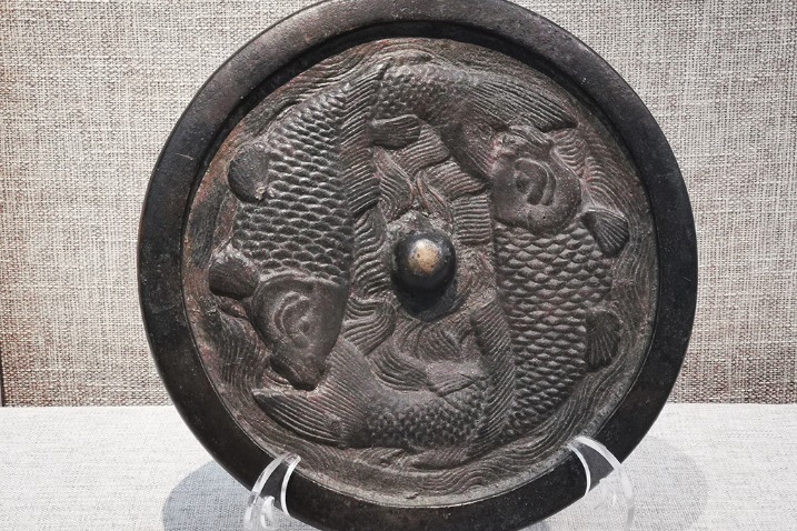 Exhibition displays precious national-level cultural relics