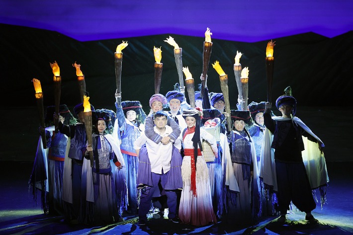 Drama paying homage to volunteer teachers staged in Nantong