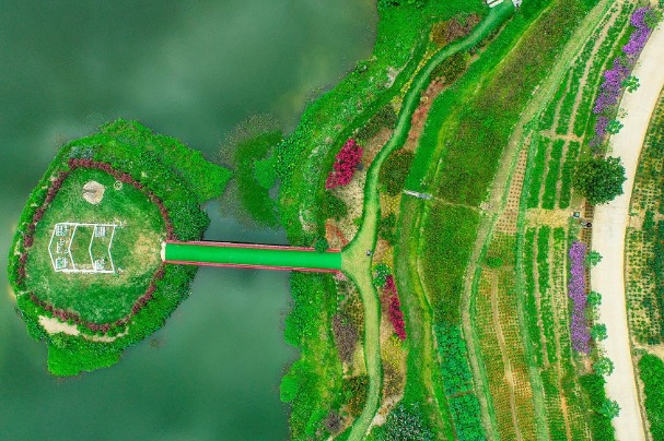 Leisure garden blanketed by greenery in S China’s Hainan