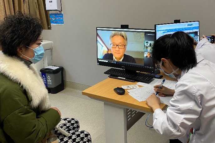 China's online health services expand amid COVID-19