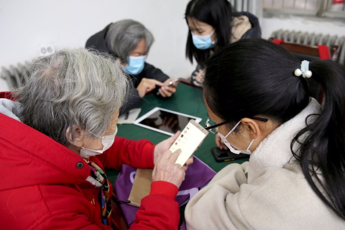 Shanghai legislates to bridge digital divide for elderly