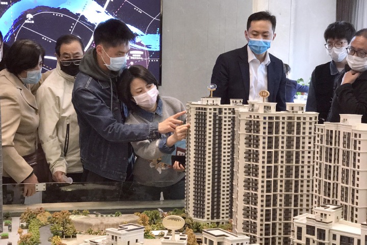 Shanghai curbs new home purchases