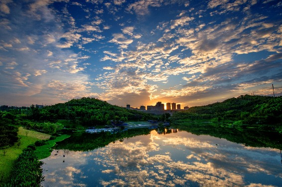 Big park in Chongqing beckons residents, tourists