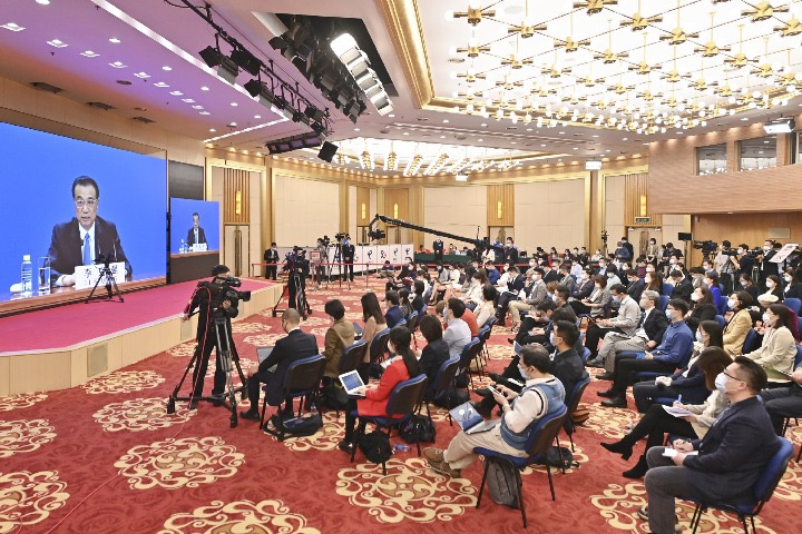 Watch it again: Premier Li meets the press