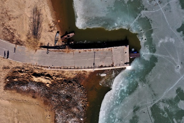 Melted river resembles green space in Harbin