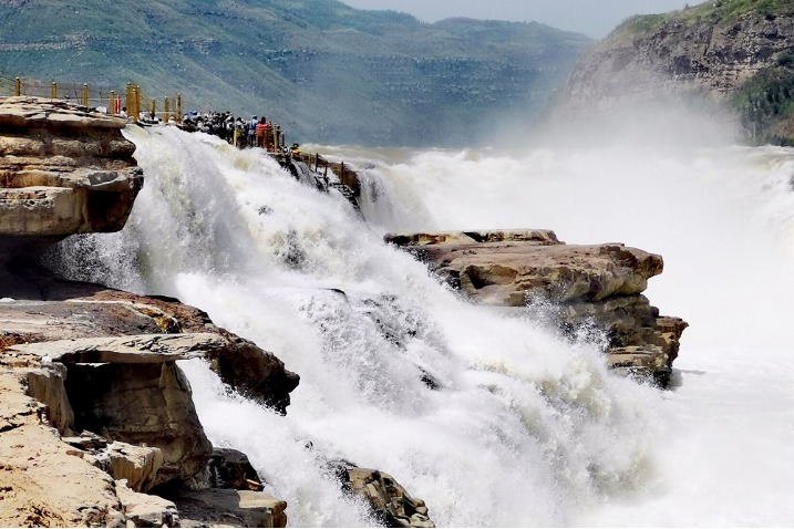 Amazing views seen at giant waterfalls in Shaanxi