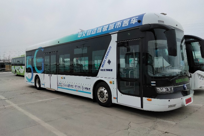 Driverless buses rolling toward commercial runs