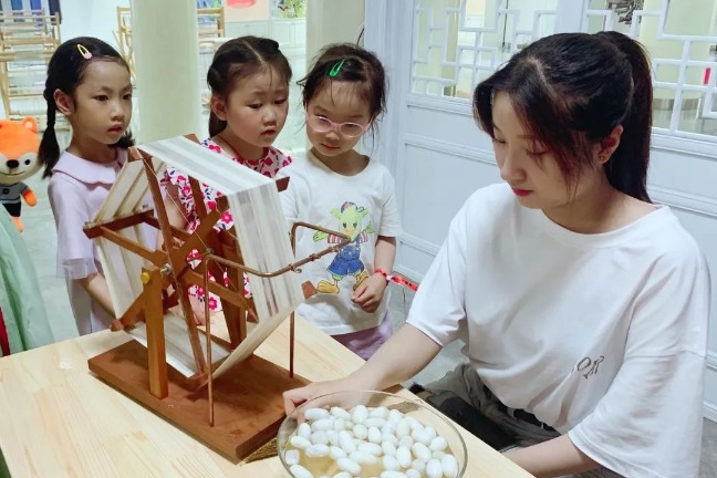 China National Silk Museum marks Children's Day with fun activities