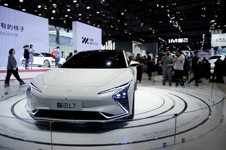 Chinese carmakers to lead in smart vehicle sector, SAIC executive says