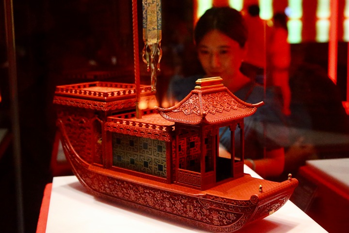 Splendid imperial lacquerware displayed in Beijing