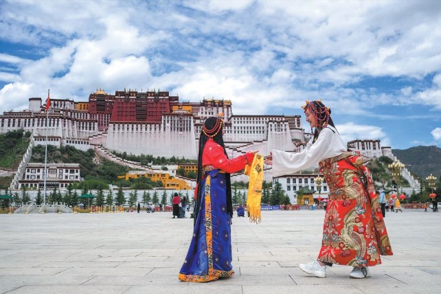 Tibet's tourism revenue doubles in H1