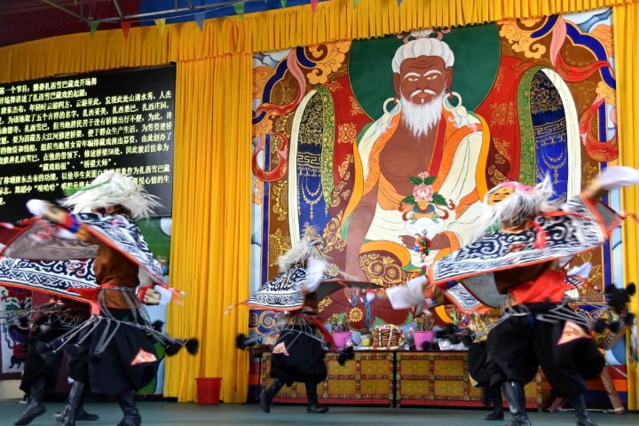 Tibetan villagers attract tourists with opera shows