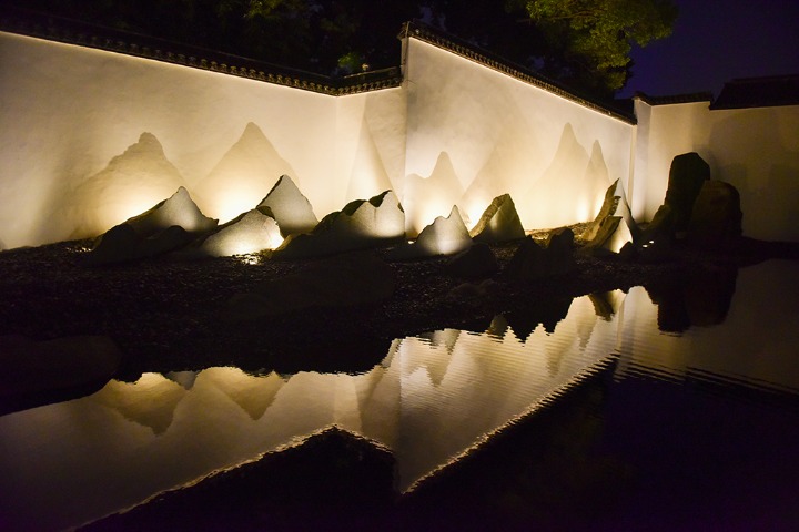 Suzhou Museum looks charming at night