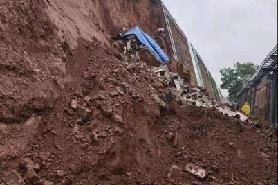 Downpours damage wall of China's Pingyao ancient town