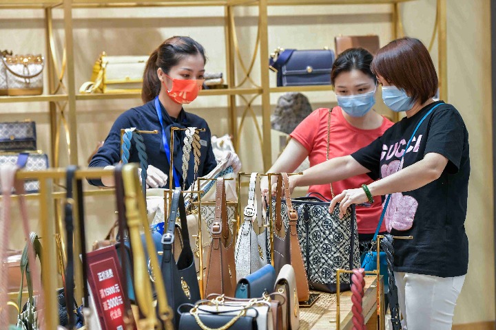 Hainan sees strong duty-free shopping sales during holiday