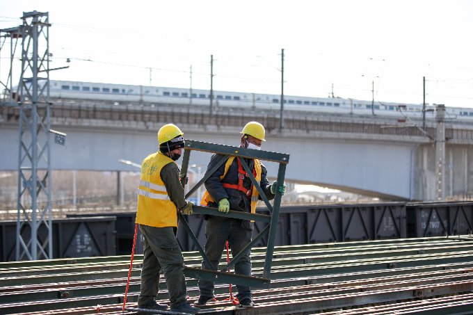 China to lay down strong transportation path by 2035: report