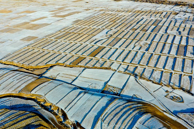 Snow-covered farmlands in NW China appear three-dimensional